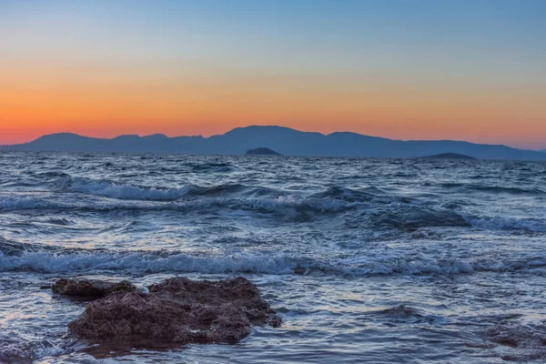 Belo Pôr Sol Mar Mediterrâneo Com Praias Selvagens Rochosas — Fotografia de Stock