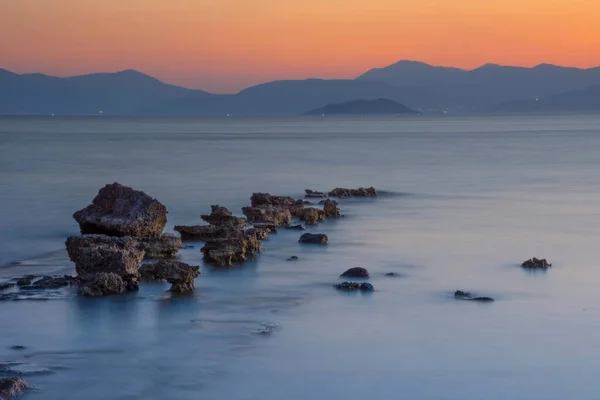 Pôr Sol Sobre Mar Mediterrâneo Perto Ilha Aegina Golfo Sarónico — Fotografia de Stock