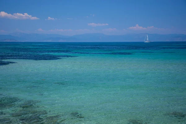 Voilier Sur Les Eaux Claires Bleues Mer Méditerranée Dans Golfe — Photo