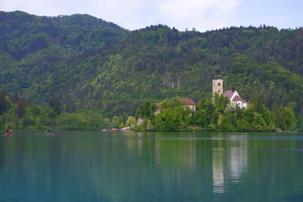 Ráno Jezera Bled Julian Alps Pozadí Jezerní Ostrov Okouzlující Kostelík — Stock fotografie