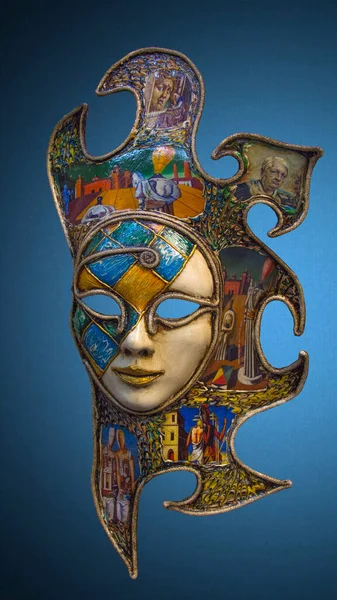 威尼斯街道上传统的威尼斯面具 背景五彩斑斓 与世隔绝 — 图库照片