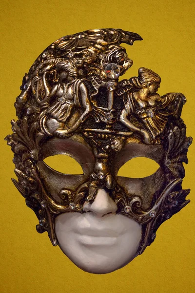 Máscara Tradicional Veneziana Nas Ruas Veneza Itália Isolada Fundo Colorido — Fotografia de Stock