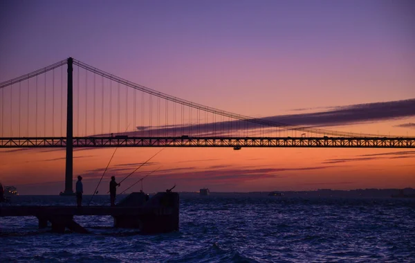 Die Hängebrücke Über Den Tejo April Bei Sonnenuntergang Lissabon Portugal — Stockfoto