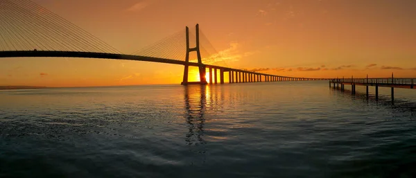 Prachtige Zonsopgang Bij Vasco Gama Bridge Langste Brug Van Europa — Stockfoto