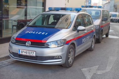 Avusturya federal polis arabaları sokakta