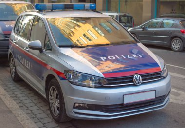 Avusturya federal polis arabaları sokakta