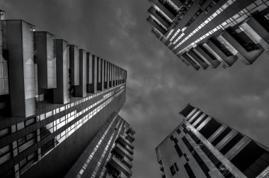 Milan / İtalya - 14 Temmuz 2019: Yeni Porta Nuova iş bölgesindeki modern binalar