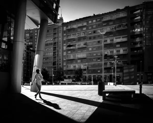 Milán Italia Julio 2019 Personas Caminando Nuevo Distrito Negocios Porta —  Fotos de Stock