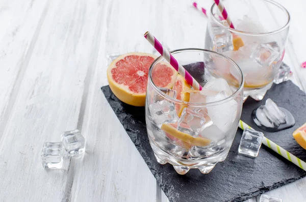 Glas Med Grapefrukt Segment Och Matlagning Grapefrukt Cocktail Ingredienser För — Stockfoto