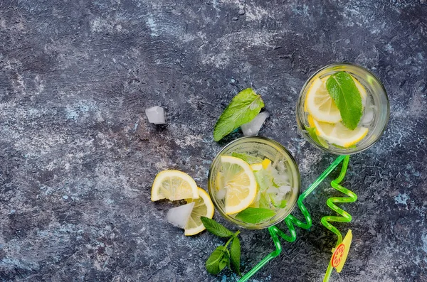 Färska Kall Mojito Cocktail Med Soda Mint Och Citron Glas — Stockfoto