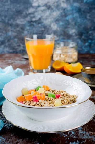 Colazione Sana Granola Fatta Casa Piatto Bianco Con Canditi Colorati — Foto Stock