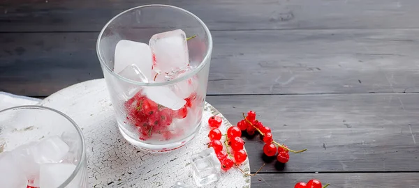 Two Glasses Cocktail Red Currant Ice Berries Bowl Dark Background — Stock Photo, Image
