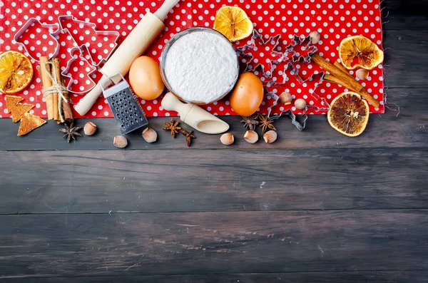 Ingredientes Para Hornear Navidad Incluyendo Huevos Harina Tazón Tamiz Mantequilla —  Fotos de Stock