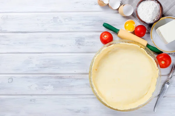 Ruwe Base Van Deeg Voor Het Bakken Een Ovenschaal Ingrediënten — Stockfoto