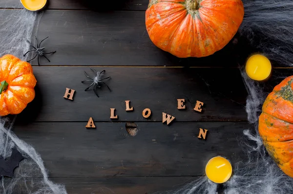 Decoraciones Halloween Calabazas Araña Telaraña Con Una Inscripción Halloween Sobre — Foto de Stock