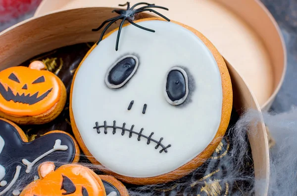 Halloween Dekorationen Kürbisse Verschiedene Lebkuchen Spinnen Und Spinnweben Auf Schwarzem — Stockfoto