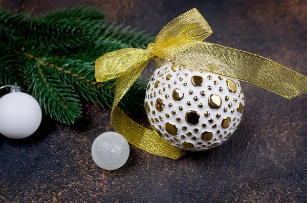 Fondo Decorativo Navidad Con Regalos Navidad Oro Blanco Bola Juguetes —  Fotos de Stock