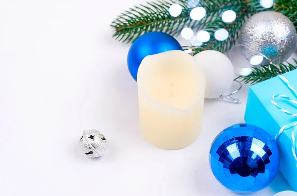 Cartão Natal Com Caixa Presente Azul Bola Brinquedos Ramos Abeto — Fotografia de Stock