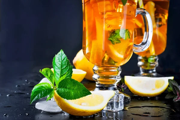 Лимонні Скибочки Листя Яти Інгредієнти Чаю Крупним Планом Чорному Тлі — стокове фото