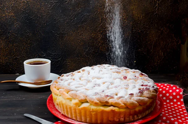 Delicioso Torta Cereja Caseira Polvilhada Com Açúcar Confeiteiro Prato Velha — Fotografia de Stock