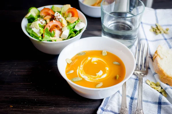 Serving Lunch Homemade Pumpkin Soup White Bowl Fresh Light Green — Stock Photo, Image