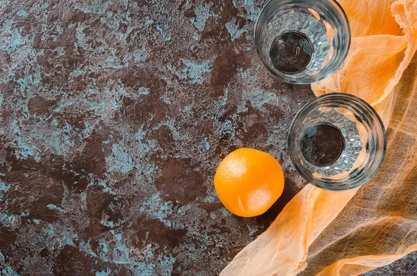 Χυμό Πορτοκαλιού Ένα Ποτήρι Και Ένα Μπουκάλι Και Κομμάτια Πορτοκαλιού — Φωτογραφία Αρχείου