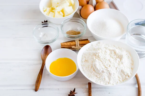 Set Van Ingrediënten Voor Het Koken Van Feestelijke Pasen Gingerbread — Stockfoto