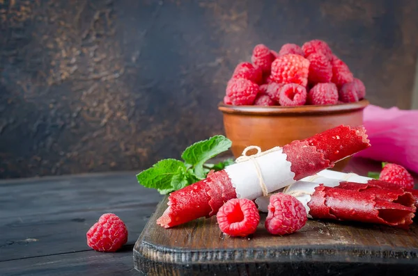 Ripe juicy raspberry and raspberryes pastille — Stock Photo, Image