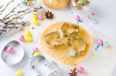 Paskalya arka plan hamur ve malzemeler ile pişirme