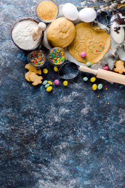 Paskalya arka plan hamur ve malzemeler ile pişirme