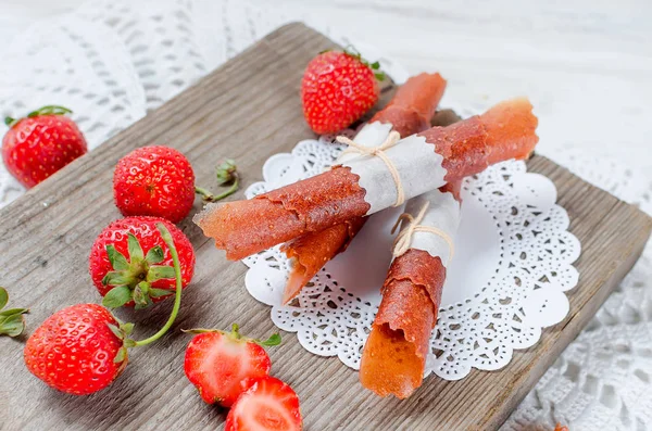 Olgun sulu çilek, Kuru Meyve cips ve strawberryes pastil