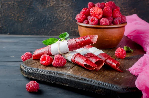 Ripe juicy raspberry and raspberryes pastille — Stock Photo, Image