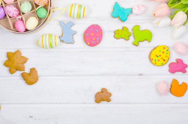 Gingerbread Paskalya için buzlanma ile dekorasyon kız