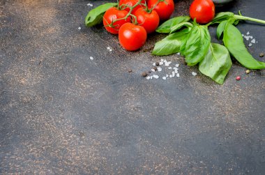 domates, fesleğen ve peper baharat