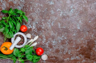 domates, fesleğen ve peper baharat