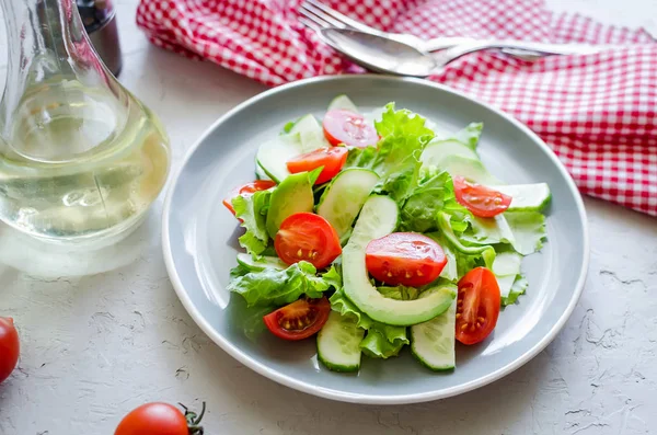Salat mit Gemüse, Gemüse und Sesam — Stockfoto