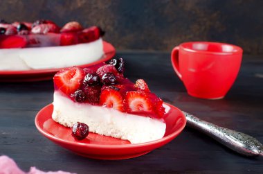 Lezzetli berry krem mus kek 