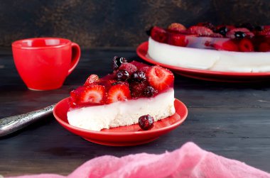 Lezzetli berry krem mus kek 