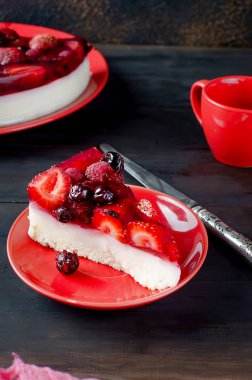 Lezzetli berry krem mus kek 