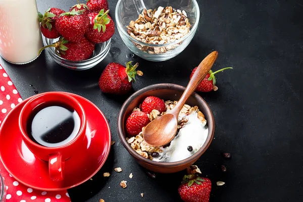 Breakfast with granola, berries and a cup of coffee — Stock Photo, Image