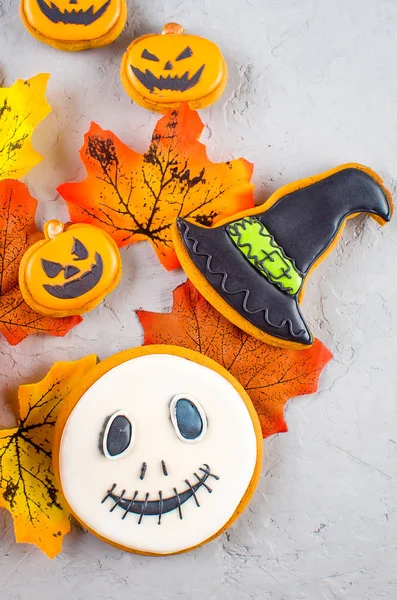 Halloween Hintergrund mit Plätzchen, Kürbis, Blättern — Stockfoto