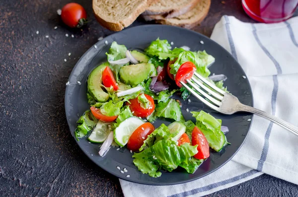 Salat mit Gemüse, Gemüse und Sesam — Stockfoto