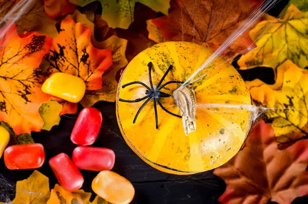 Zencefilli, kabak ve mumlar ile Halloween arka plan — Stok fotoğraf