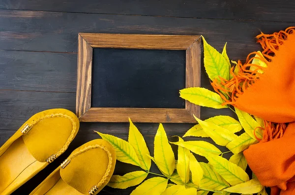 Autumn background with frame for text and leaves — Stock Photo, Image