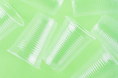 Beyaz plastik tek kullanımlık sofra  