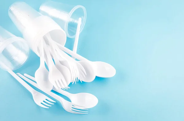 Beyaz plastik tek kullanımlık sofra  