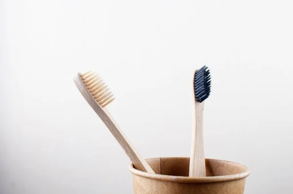 Натуральні Органічні Eco Дружні Бамбукові Зубні Щітки Тримачі Ремісничого Паперу — стокове фото