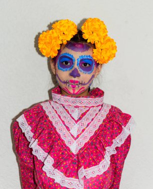 Katrina makyajlı bir kızın portresi.