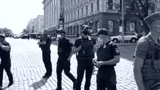 Kiev Ukraine 2020 Des Policiers Uniforme Avec Des Visages Couverts — Video