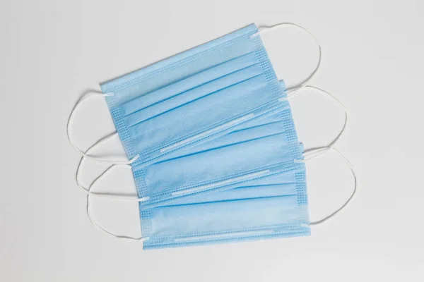 Medizinische Einmalmasken Blau Mit Gummibändern Mit Nasenclip Auf Weißem Hintergrund — Stockfoto